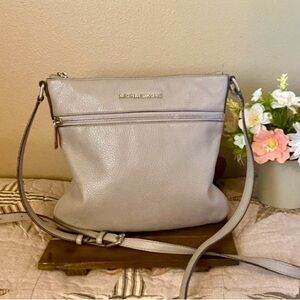 Michael Kors Crossbody🌻
